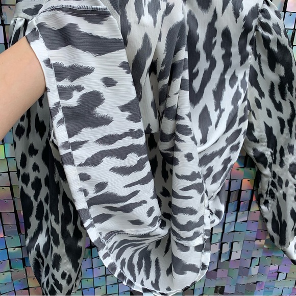 Vintage 80’s shoulder padded drape neck long sleeve blouse. - Picture 6 of 11